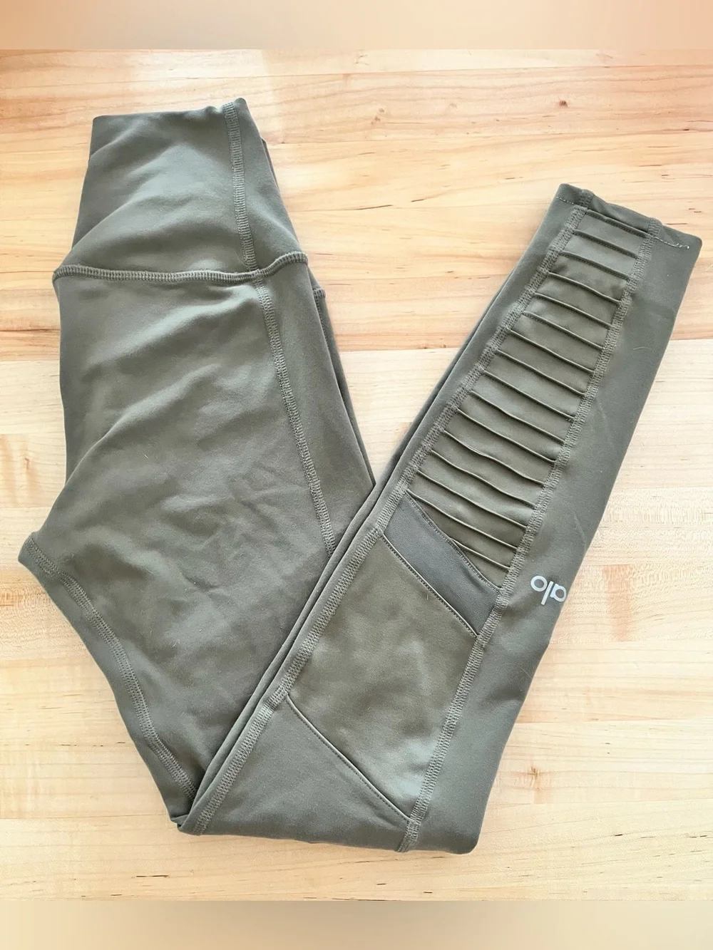 Alo Yoga High-Waist Moto Legging in Olive Green, Sz XXS